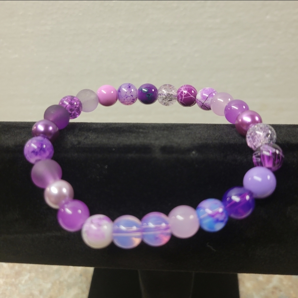 Handcrafted Stretch Bracelet with Different Shades of Pink Beads - Picture 5 of 7